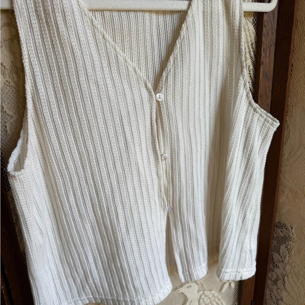Sleeveless White Ribbed Top - Picture 3 of 5